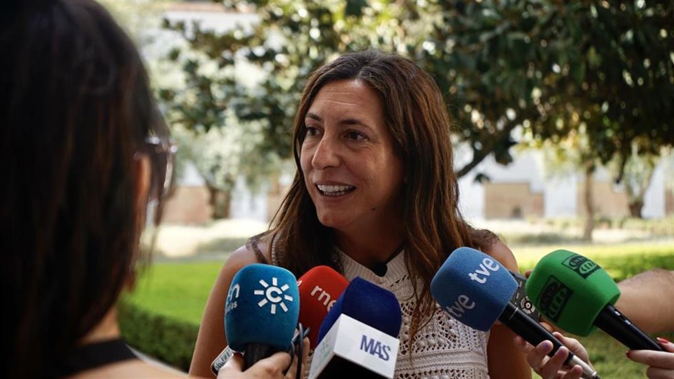 Archivo - La consejera de Inclusión Social, Juventud, Familias e Igualdad, Loles López, en foto de archivo