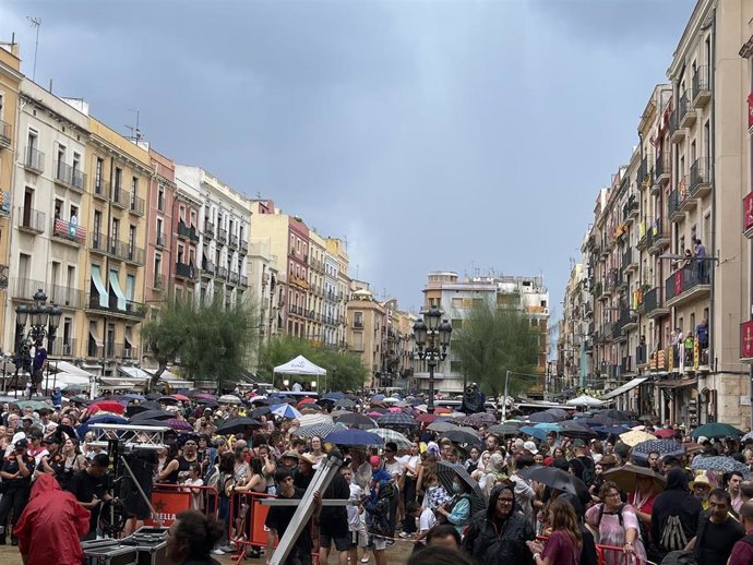 La plaza de la Font de Tarragona tenía que acoger la actuación 'castellera' de las cuatro 'colles' de Tarragona.
