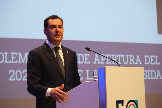 El presidente de la Junta de Andalucía, Juanma Moreno, en el acto de apertura del curso universitario 2022-2023, en Málaga.