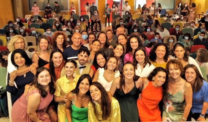 Las 14 matronas graduadas en el acto que se ha celebrado en el Hospital Comarcal de Inca.