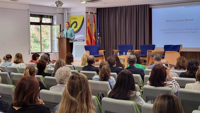 La consejera de Economía, Planificación y Empleo del Gobierno autonómico, Marta Gastón, inaugura la III Jornada 'Igualdad en las Empresas en Aragón'.
