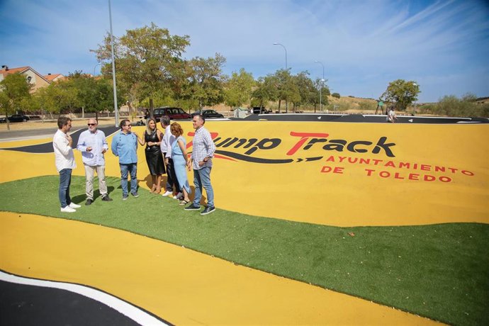 La alcaldesa de Toledo, Mialgros Tolón, en el pump track de Valparaíso.