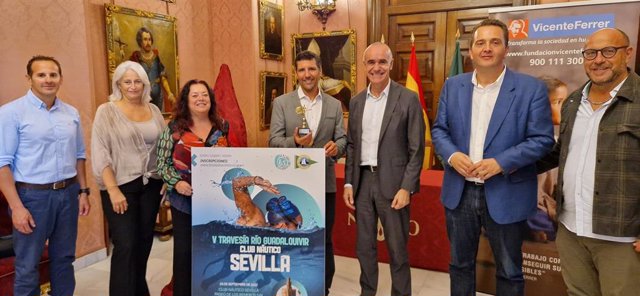 Presentación de la V Travesía Río Guadalquivir que organiza el Club Náutico de Sevilla y Brazadas Solidarias.