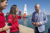 El presidente de Diputación visita al equipo español antes del inicio de la prueba de SailGP de Cádiz