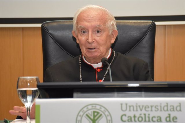 Archivo - El cardenal arzobispo de Valencia, Antonio Cañizares.