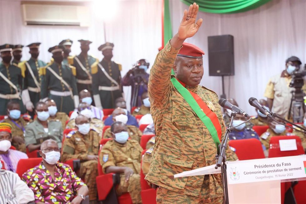 Archivo - El teniente coronel Paul Henri Sandaogo Damiba, líder de la junta y presidente de Burkina Faso