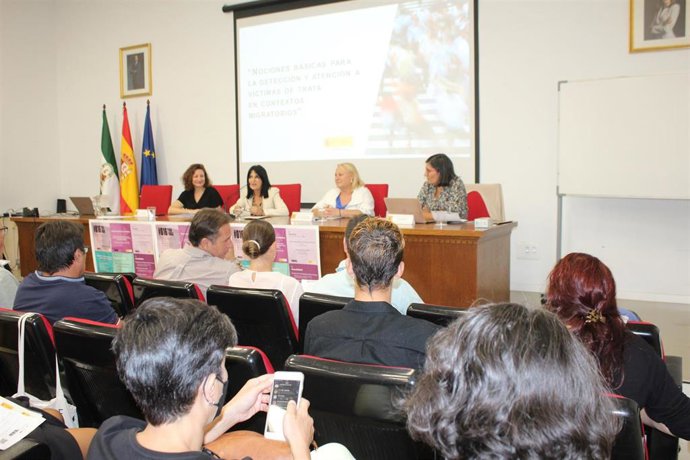 Actividad formativa del proyecto 'Infancia con derechos: atención especializada a niñas, niños y adolescentes en movimiento'
