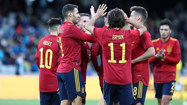 Los jugadores de la Sub-21 celebran uno de sus goles en el amistoso ante Rumanía