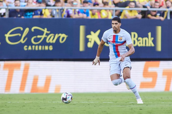 Ronald Araújo durante un partido con el FC Barcelona