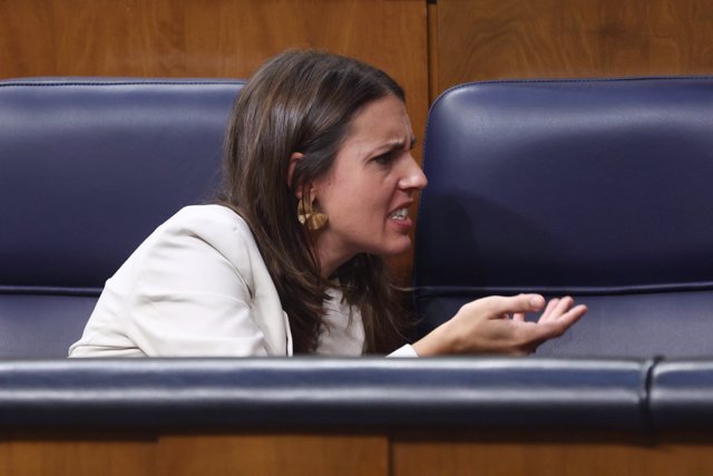 La ministra de Igualdad, Irene Montero, durante una sesión plenaria, en el Congreso de los Diputados