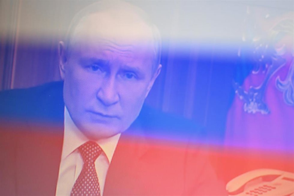 Vladimir Putin, presidente de Rusia, pronuncia un discurso en la televisión rusa.