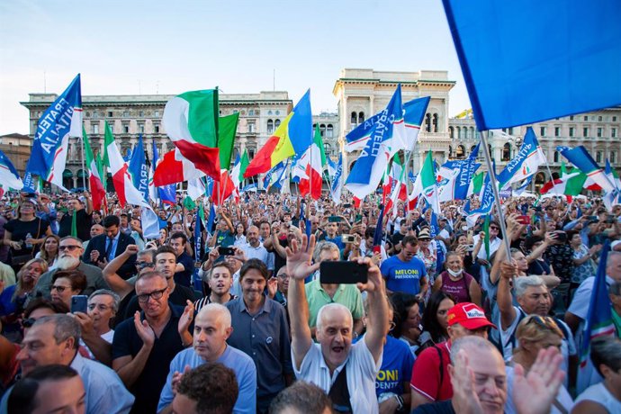 11 September 2022, Italy, Milan: Supporters listen to a speech by Giorgia Meloni, leader of the far-right Fratelli d'Italia party, during an election rally in Piazza Duomo. Two weeks before Italy's parliamentary elections, Meloni, as a possible future p