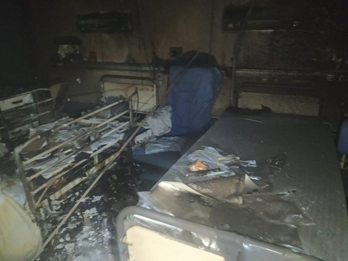 Imagen de la habitación siniestrada tras el incendio.