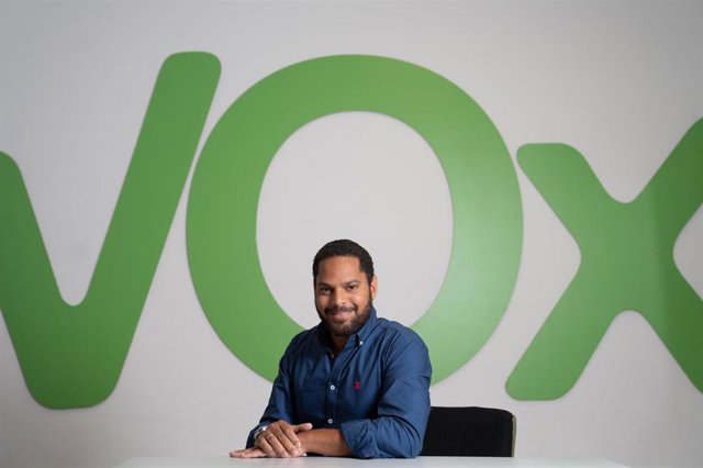 El líder de Vox en Catalunya, Ignacio Garriga, en la sede del partido durante la entrevista con Europa Press.