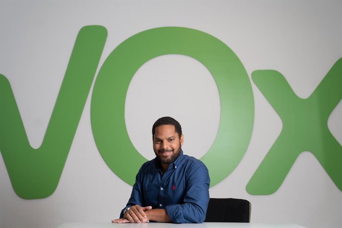 El líder de Vox en Catalunya, Ignacio Garriga, en la sede del partido durante la entrevista con Europa Press.