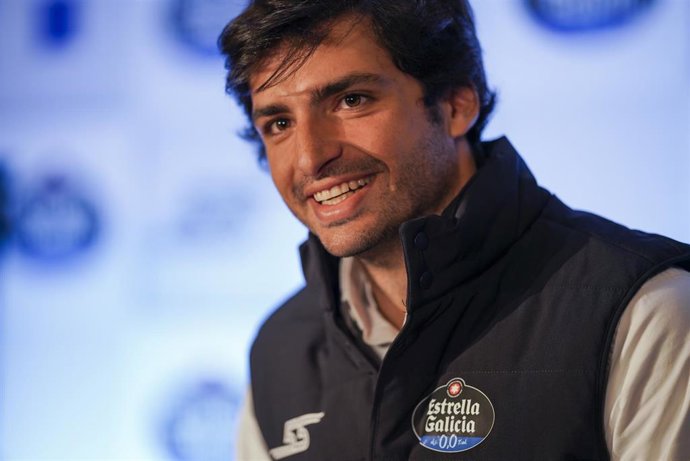 Archivo - El piloto español de Fórmula 1 Carlos Sainz durante una rueda de prensa 