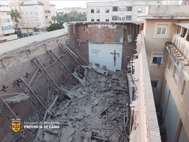 Derrumbe del techo de la Iglesia de las Esclavas en Cádiz, archivo 