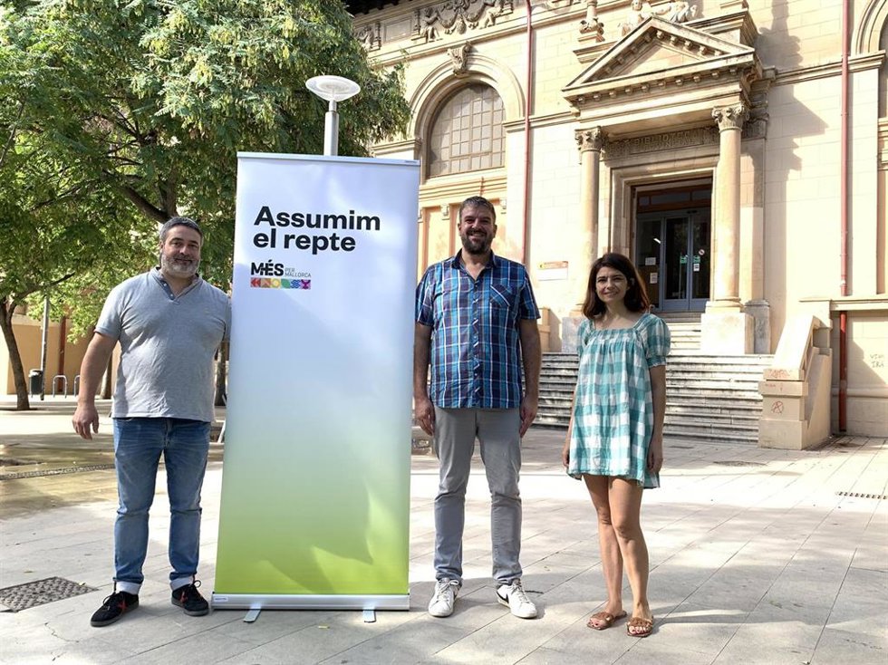 El coordinador y candidato de MÉS per Mallorca a la presidencia del Govern, Lluís Apesteguia, junto con Joan Mas y Xisca Prats.