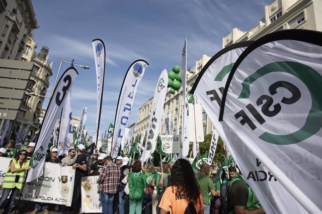 Manifestación de funcionarios convocada por CSIF a favor de la subida salarial y los servicios públicos, a 21 de septiembre de 2022, en Madrid (España)