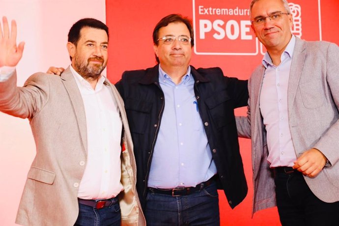 Moreno, Fernández Vara e Izquierdo, en el acto del PSOE en Plasencia.