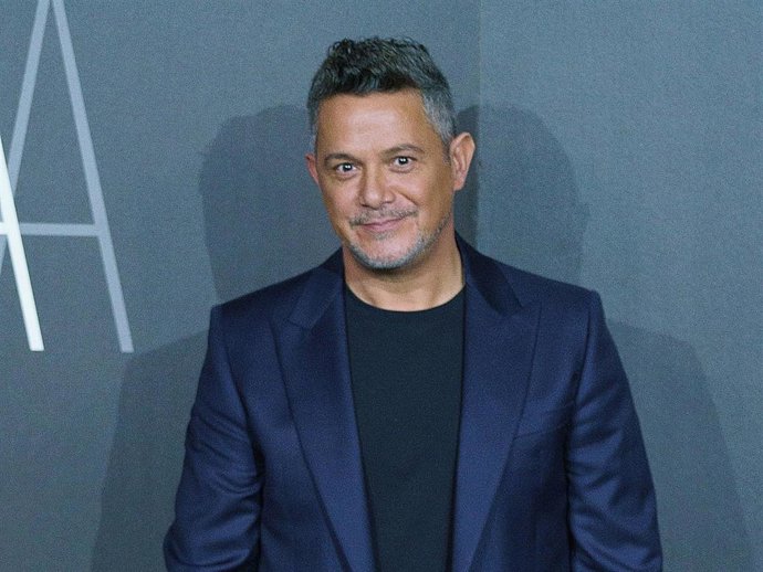 Archivo - Alejandro Sanz triunfa con #LAGIRA en el continente americano