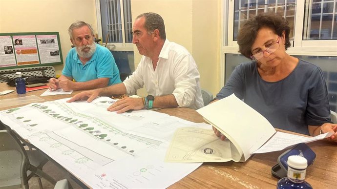 Reunión de la Delegación de Infraestructuras del Ayuntamiento de Córdoba ha mantenido una reunión con la Asociación de Vecinos Guadalquivir del Campo de la Verdad y Fray Albino,