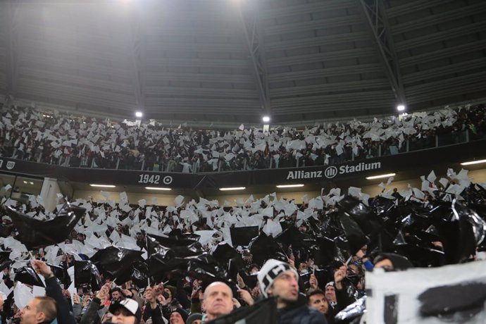 Archivo - Juventus supporters during the Italian championship Serie A football match between Juventus FC and FC Internazionale on April 3, 2022 at Allianz stadium in Turin, Italy - Photo Nderim Kaceli / DPPI