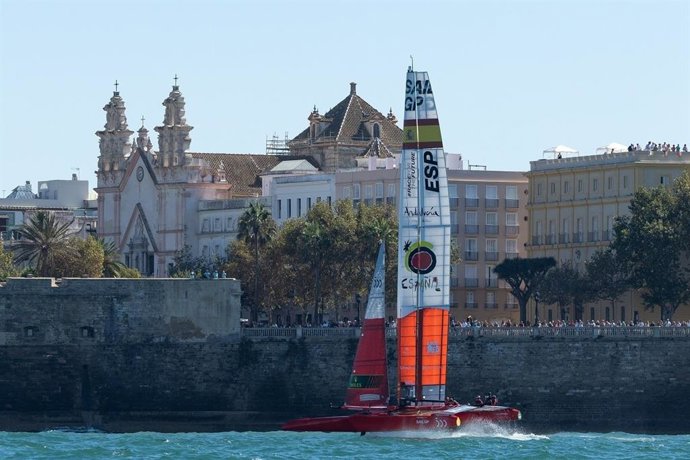 España compite en el Gran Premio de España de SailGP en Cádiz.
