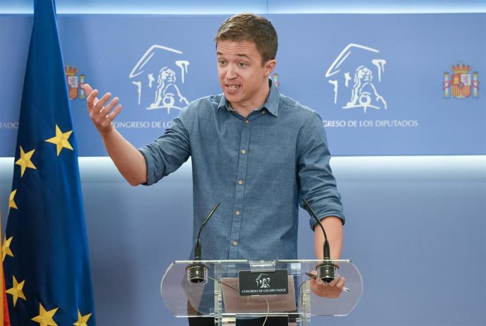 El líder de Más País, Íñigo Errejón, interviene en una rueda de prensa previa a una Junta de Portavoces, en el Congreso de los Diputados, a 20 de septiembre de 2022, en Madrid (España).