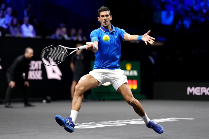 24 September 2022, United Kingdom, London: Serbain tennis player Novak Djokovic of Team Europe in action against US Frances Tiafoe of Team World during their men's singles match on day two of the Laver Cup at the O2 Arena. Photo: John Walton/PA Wire/dpa