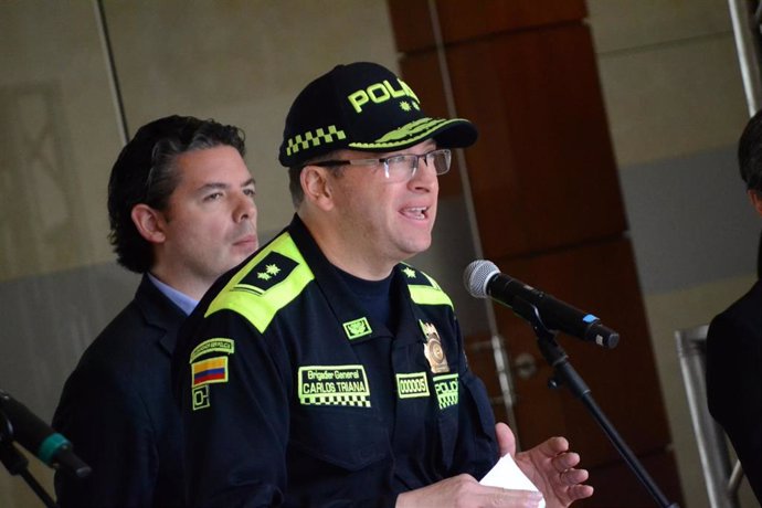 El comandante de Policía de Bogotá, Carlos Triana, declara a la prensa tras un consejo de seguridad por el aumento de violencia en la capital de Colombia.