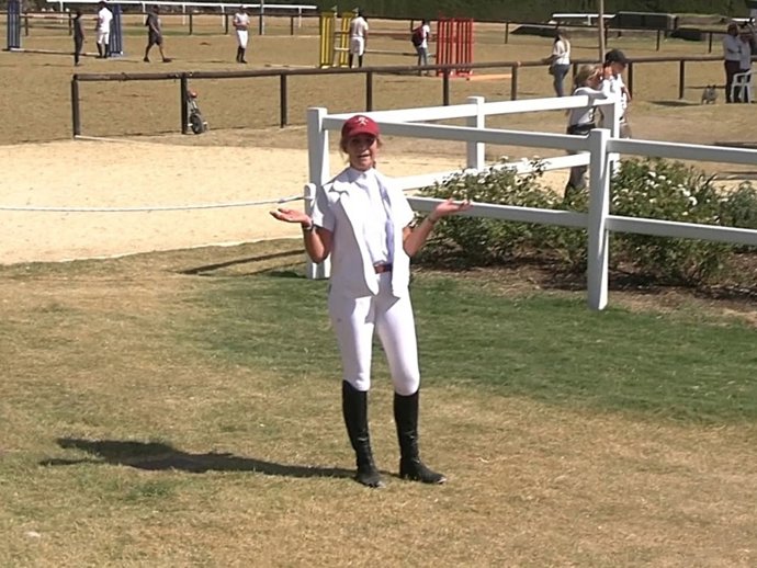 LA INFANTA ELENA EN UN CONCURSO DE SALTO EN SEVILLA