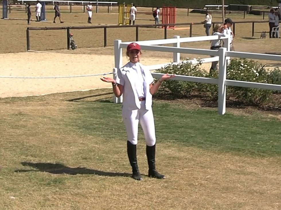 LA INFANTA ELENA EN UN CONCURSO DE SALTO EN SEVILLA