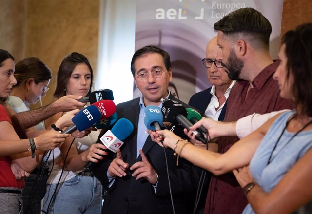 El ministro de Asuntos Exteriores, Unión Europea y Cooperación, José Manuel Albares, responde en la inauguración del II programa de Liderazgo para la Europa del siglo XXI, a 9 de septiembre de 2022, en Barcelona, Catalunya (España). 