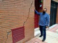 Javier Corpa, alcalde de San Fernando mostrando un