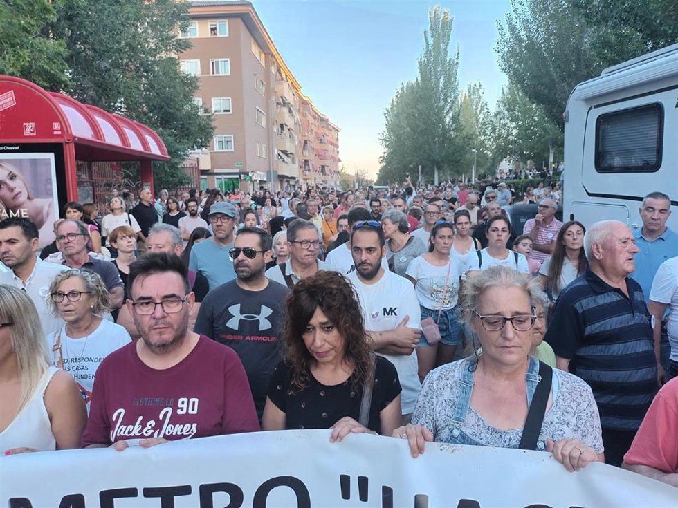 Manifestación de afectados por la Línea 7B de Metro en San Fernando de Henares