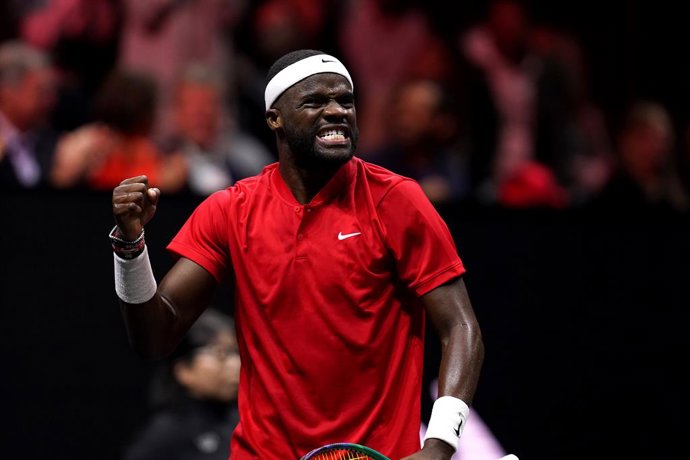 25 September 2022, United Kingdom, London: UStennis player Frances Tiafoe of Team World celebrates winning the second set against Stefanos Tsitsipas of Team Europe during their singles match on the third day of the Laver Cup tennis tournament at the O2
