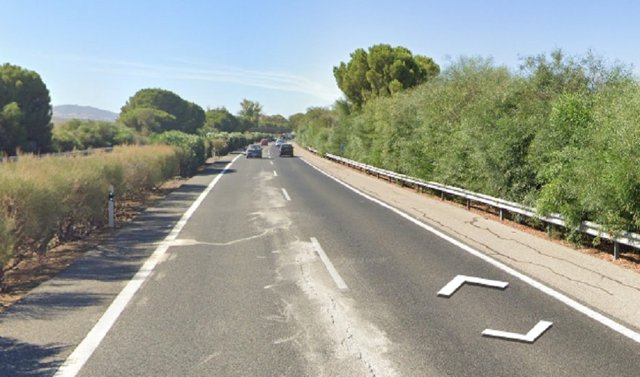 Punto de la AP-4 donde se ha registrado el accidente con dos muertos y dos heridos a la altura de Lebrija (Sevilla)
