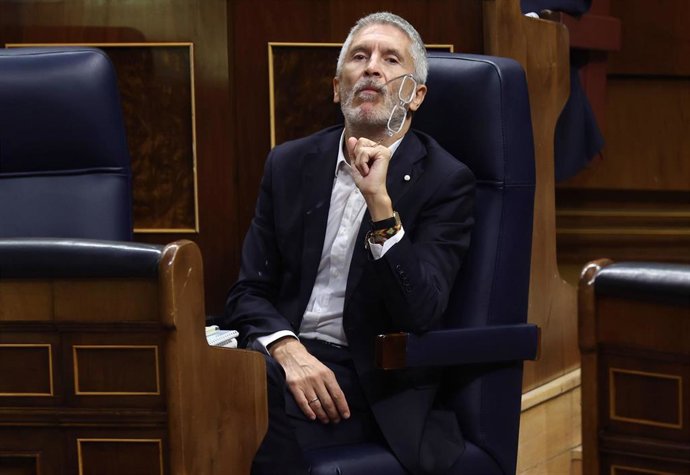 El ministro de Interior, Fernando Grande-Marlaska, durante una sesión de control al Gobierno en el Congreso de los Diputados, a 21 de septiembre de 2022, en Madrid (España). Durante el pleno, el ministro de Interior, ha comparecido para dar explicacio