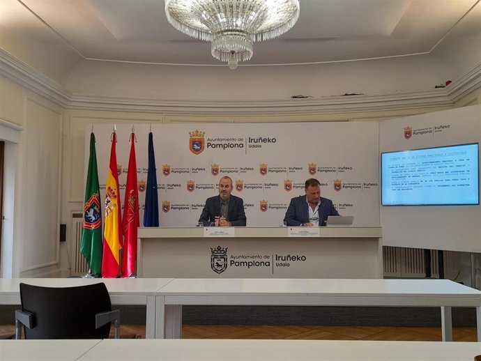 Los concejales de Proyectos Estratégicos, Movilidad y Sostenibilidad, Fermín Alonso, y de Seguridad Ciudadana, Javier Labairu, durante la rueda de prensa