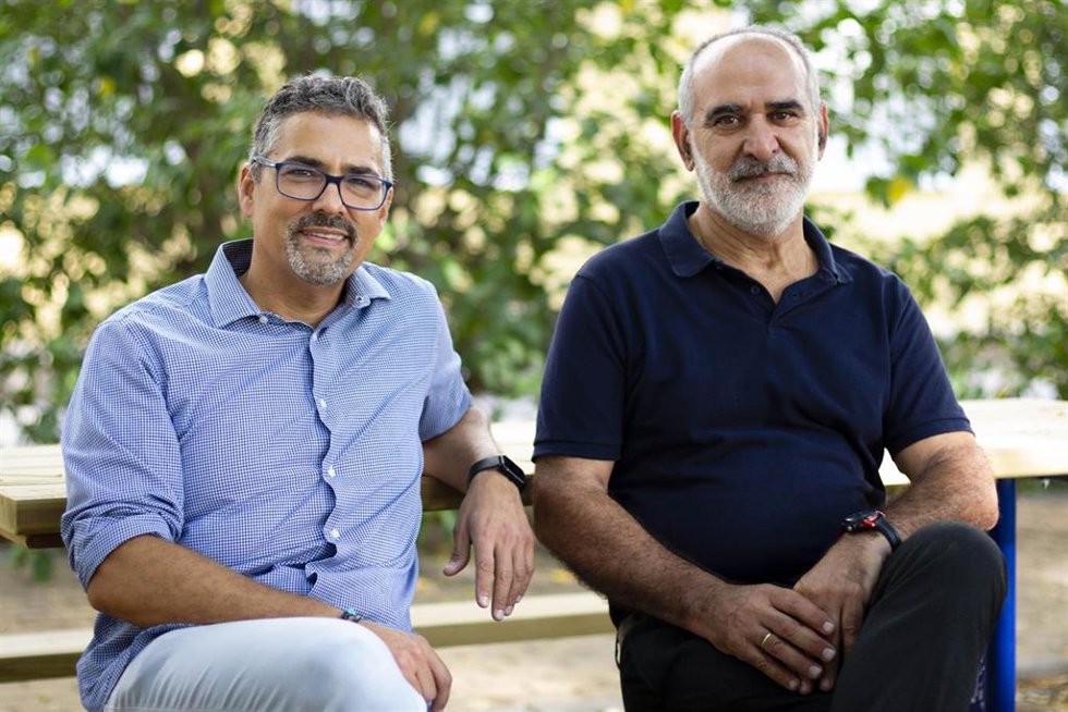 De izquierda a derecha, los profesores Evaristo Barrera y José Luis Sarasola.