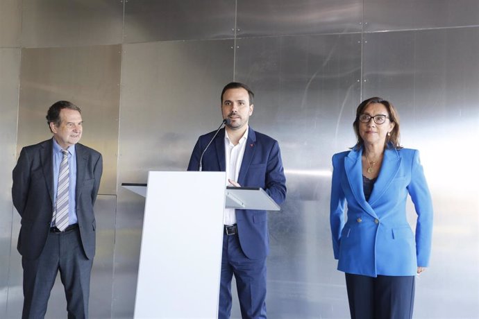 El ministro de Consumo y coordinador federal de IU, Alberto Garzón, comparece ante los medios tras visitar el Laboratorio Nacional de Biotoxinas Marinas en el campus universitario Vigo, a 26 de septiembre de 2022.