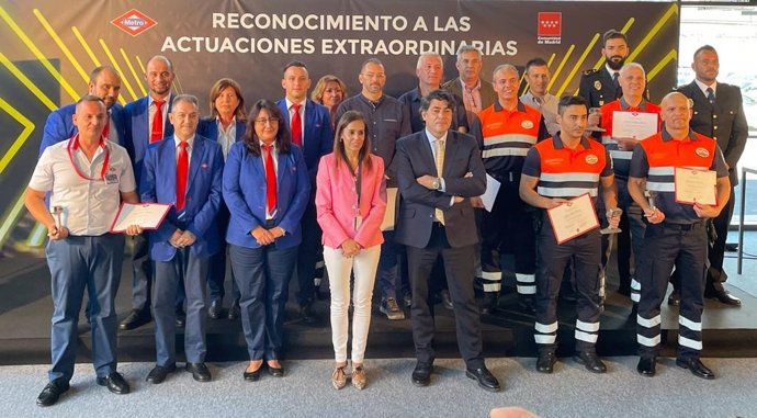 Metro reconoce a sus 'héroes', trabajadores que sofocaron incendios, recuperaron infartos y asistieron partos