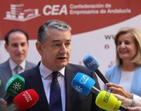 La Junta garantiza diálogo hasta la "extenuación" para lograr una normativa "de convivencia" entre taxi y VTC