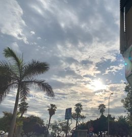 Archivo - Imagen del cielo durante la mañana de este lunes en Las Palmas de Gran Canaria