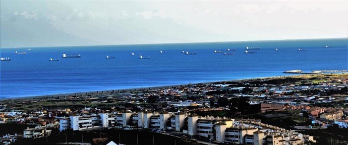 Barcos en el Estrecho.