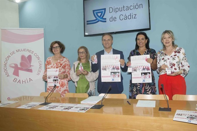 Presentación de la campaña del Día Mundial del Cáncer de Mama 'Sacamos las uñas por ti'.