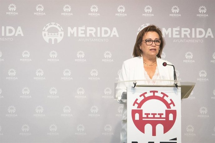 La concejala Catalina Alarcón presenta las actividades del Mes de los Mayores.