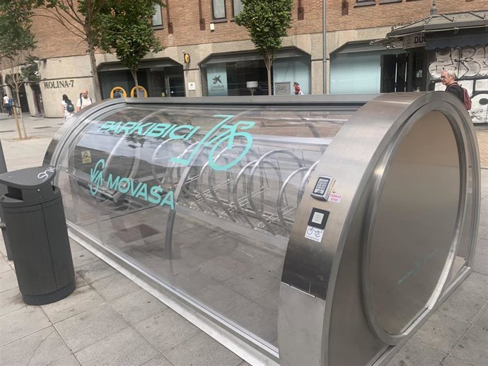 Aparcabicis cubierto en la calle María de Molina.