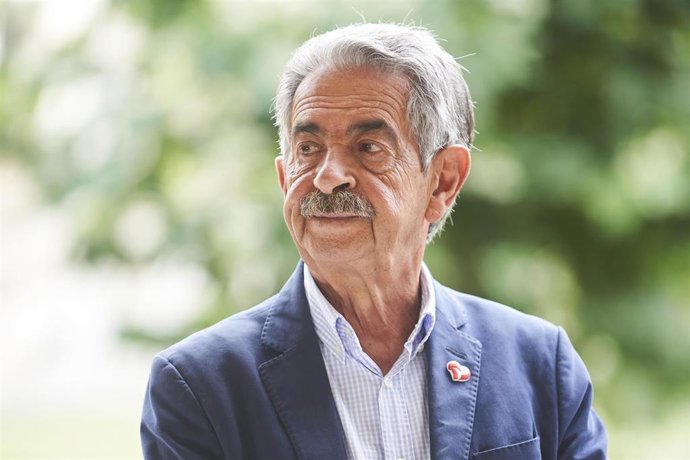 El presidente del Gobierno de Cantabria, Miguel Ángel Revilla, en un acto en Santoña